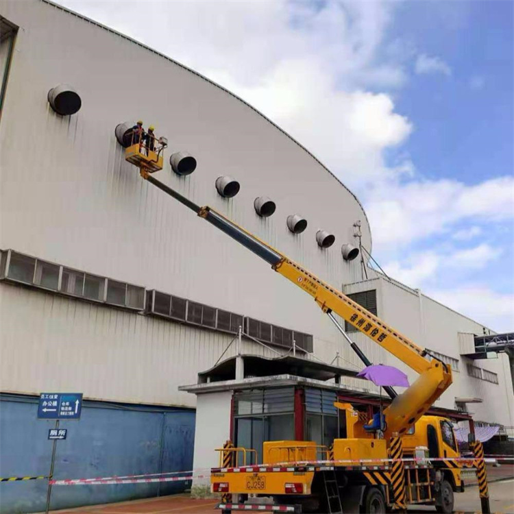 平昌高空作业车出租服务：专业广告牌安装解决方案