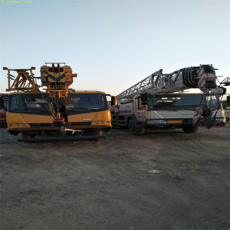 平昌吊车吊挖机正确办法